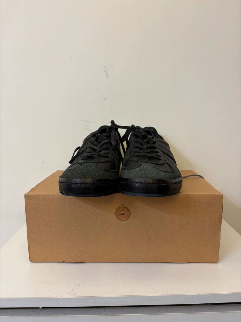 Elegant Black Vegetable-Tanned Leather Sneakers