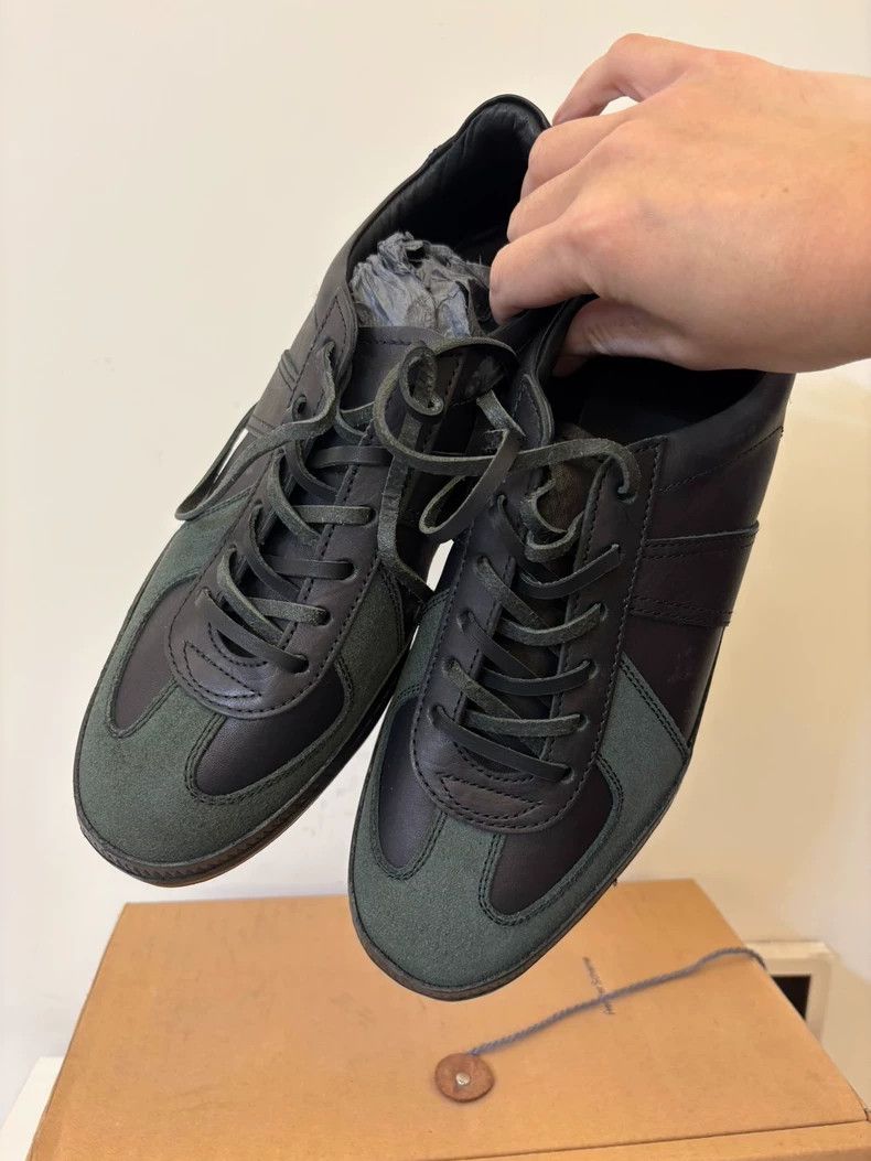 Elegant Black Vegetable-Tanned Leather Sneakers