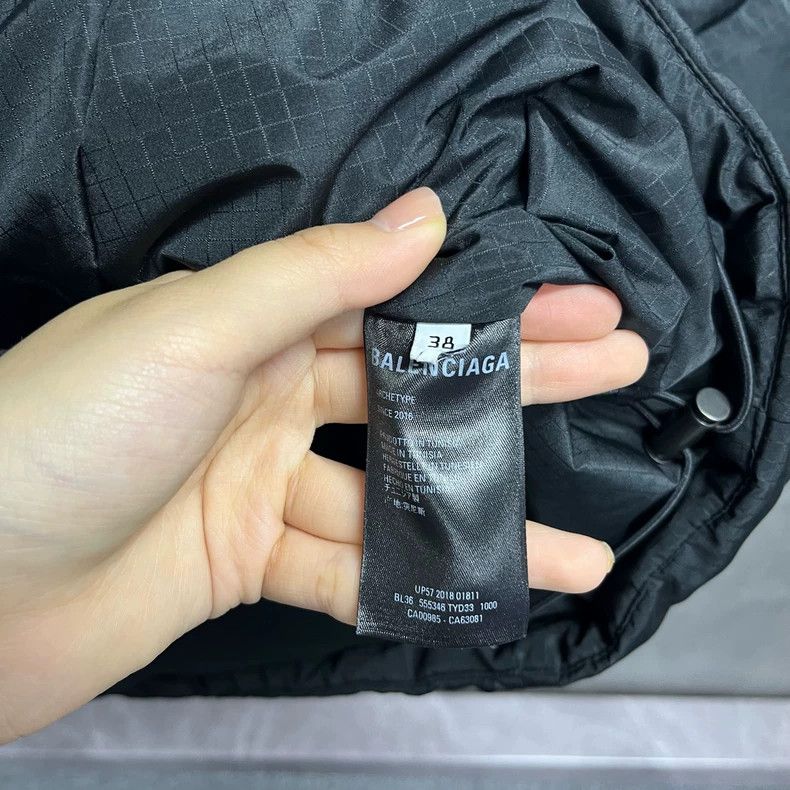 Balenciaga Balenciaga Black Logo Puffer Jacket Size US M / EU 48-50 / 2 - 5 Thumbnail