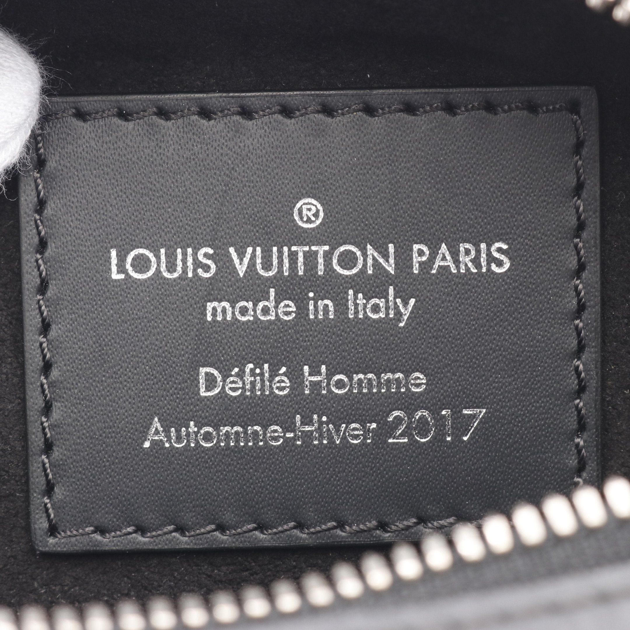 Louis Vuitton Louis Vuitton Louis Vuitton * Supreme Danube Pm Epi Noir Shoulder Bag Leather Black Size ONE SIZE - 4 Thumbnail
