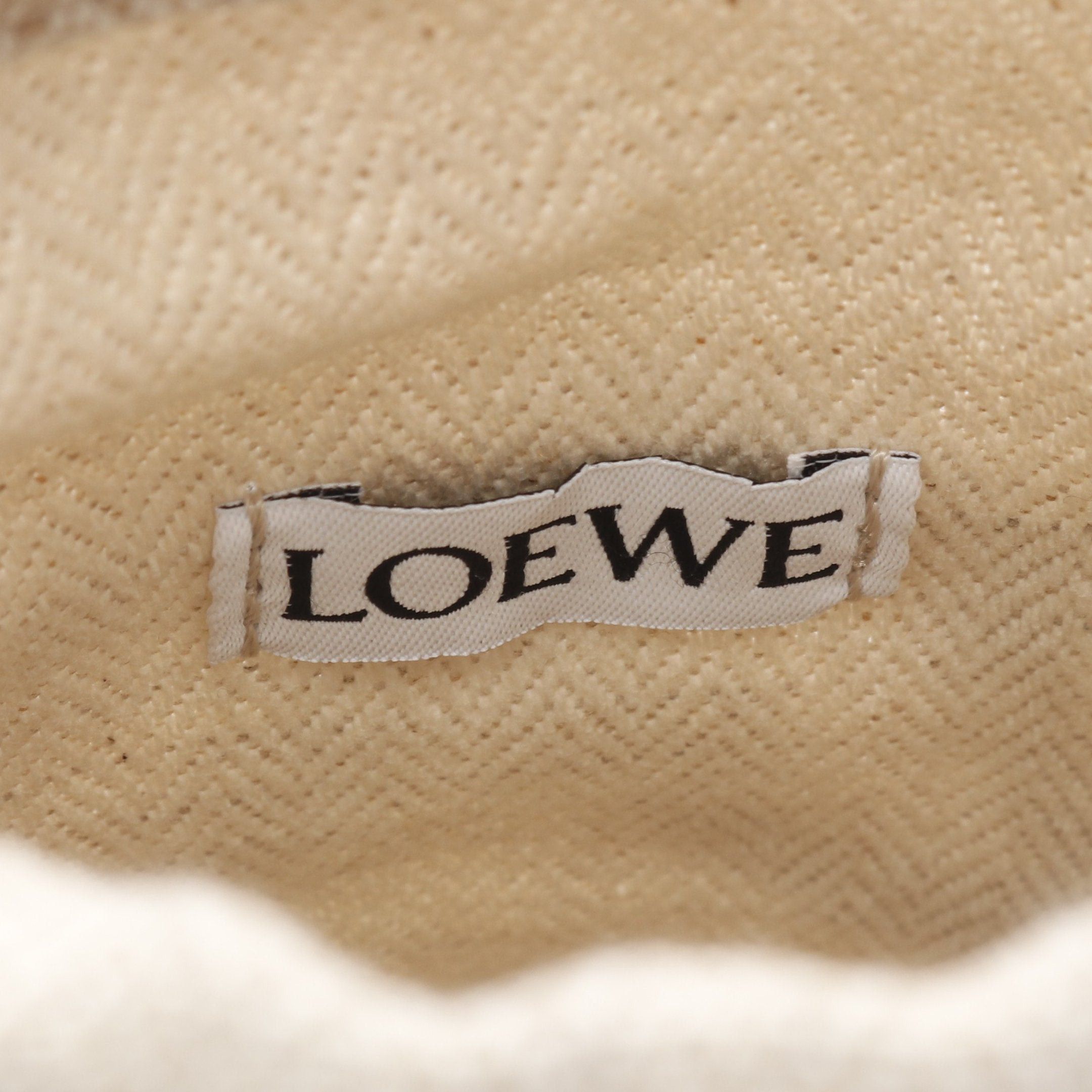Loewe Loewe Anagram Cutout Pocket Shoulder Bag Leather Khaki Green Size ONE SIZE - 4 Thumbnail