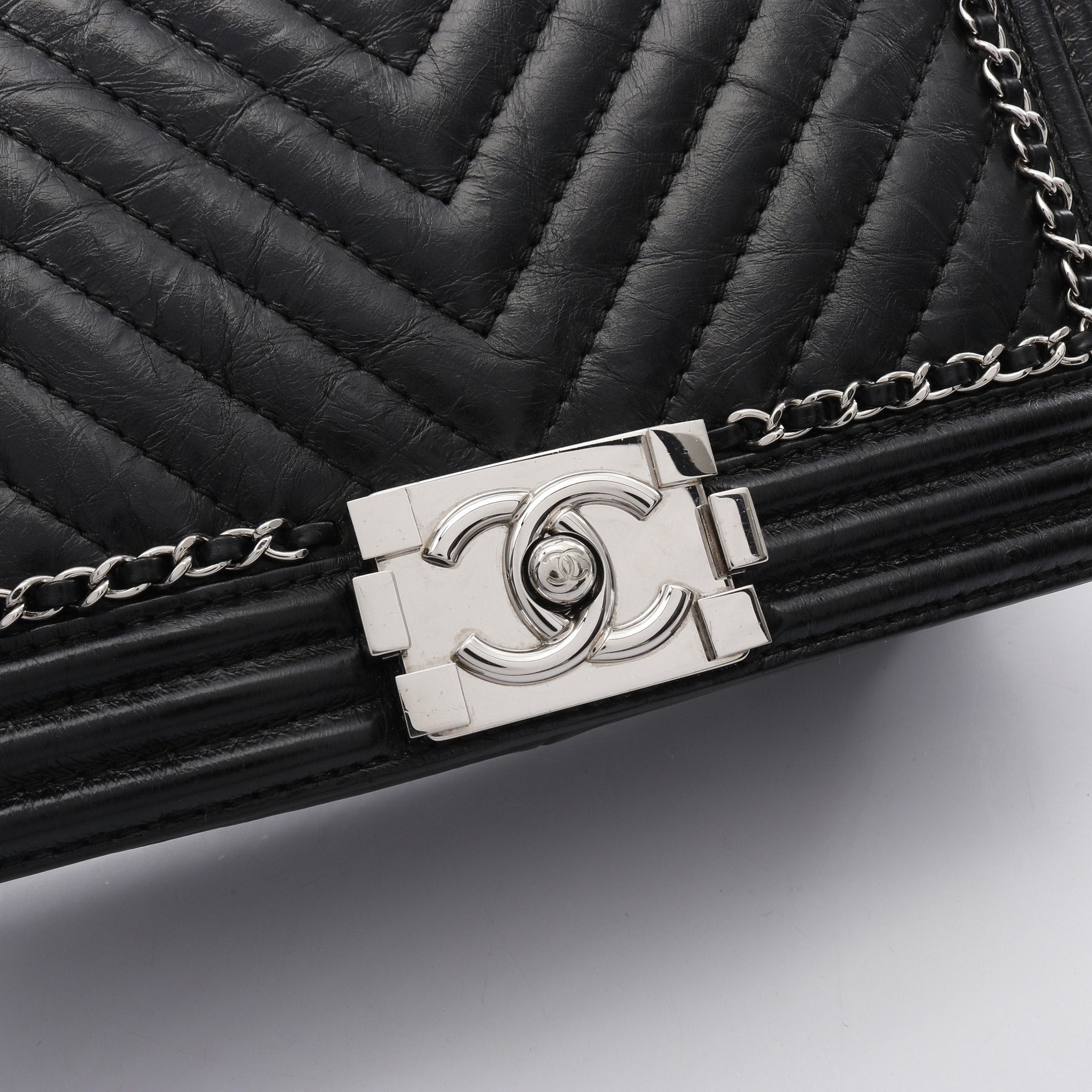 Chanel Chanel Boy Chanel Chevron V-Stitch Chain Shoulder Bag Leather Black Silver Hardware Size ONE SIZE - 9 Thumbnail