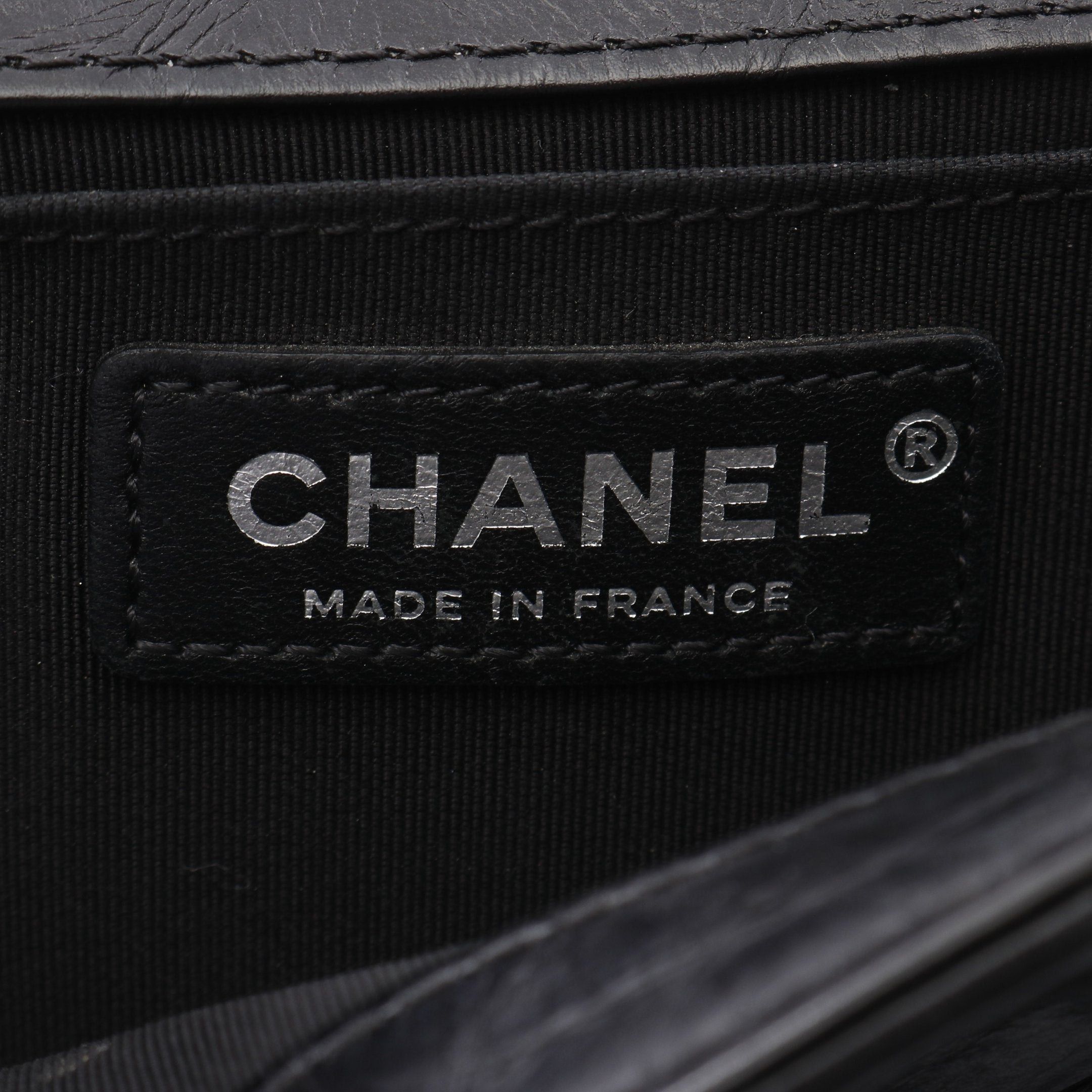 Chanel Chanel Boy Chanel Chevron V-Stitch Chain Shoulder Bag Leather Black Silver Hardware Size ONE SIZE - 4 Thumbnail