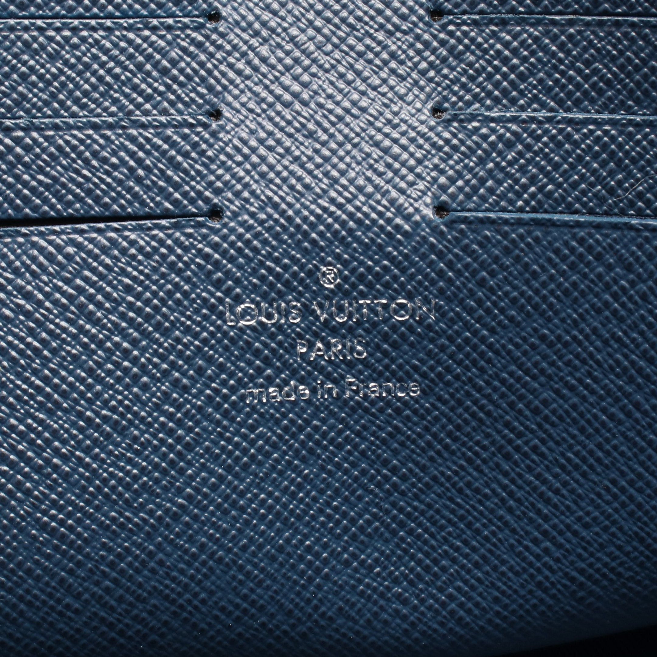 Louis Vuitton Louis Vuitton Pochette Kasai Taiga Ocean Clutch Bag Leather Navy Size ONE SIZE - 4 Thumbnail