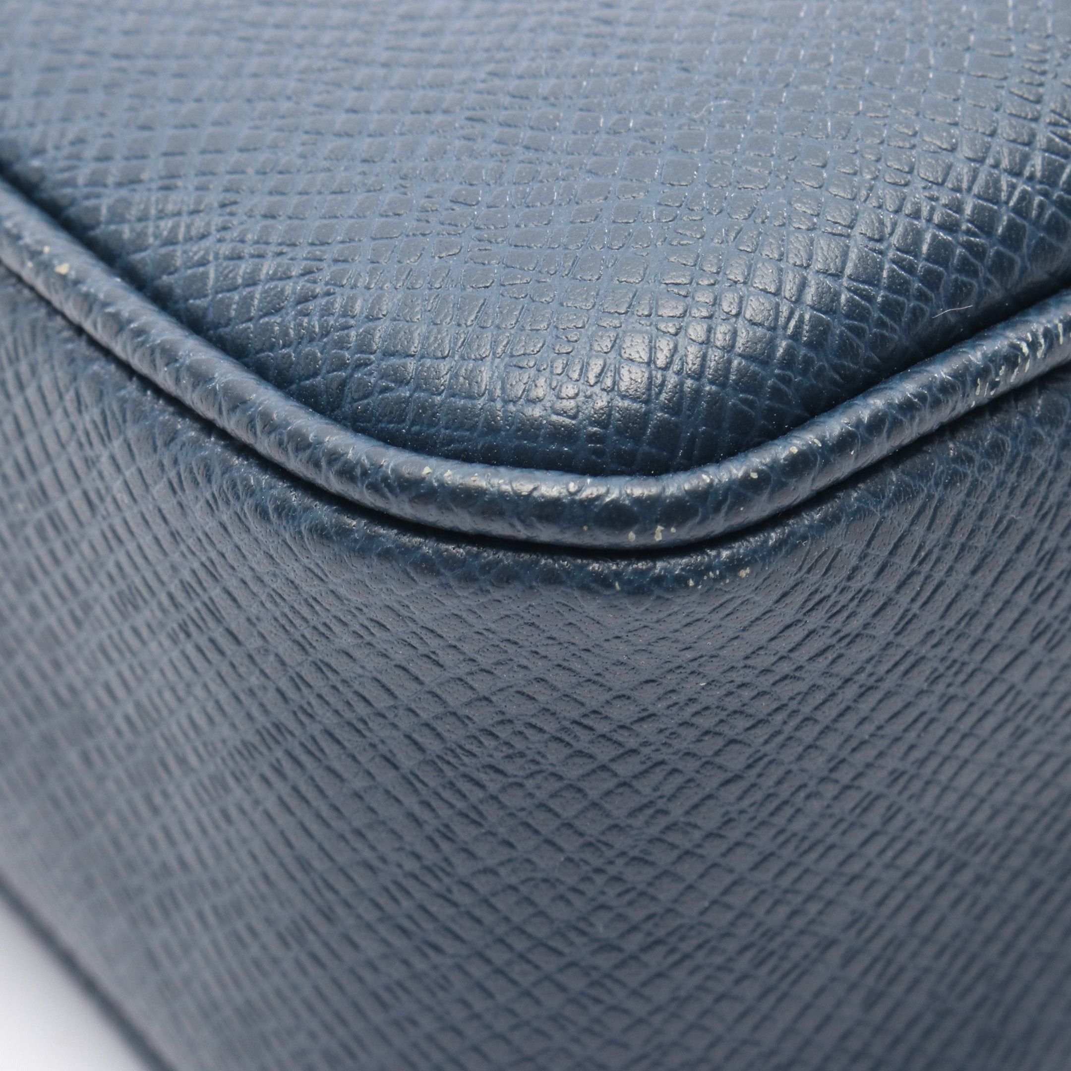 Louis Vuitton Louis Vuitton Pochette Kasai Taiga Ocean Clutch Bag Leather Navy Size ONE SIZE - 5 Thumbnail