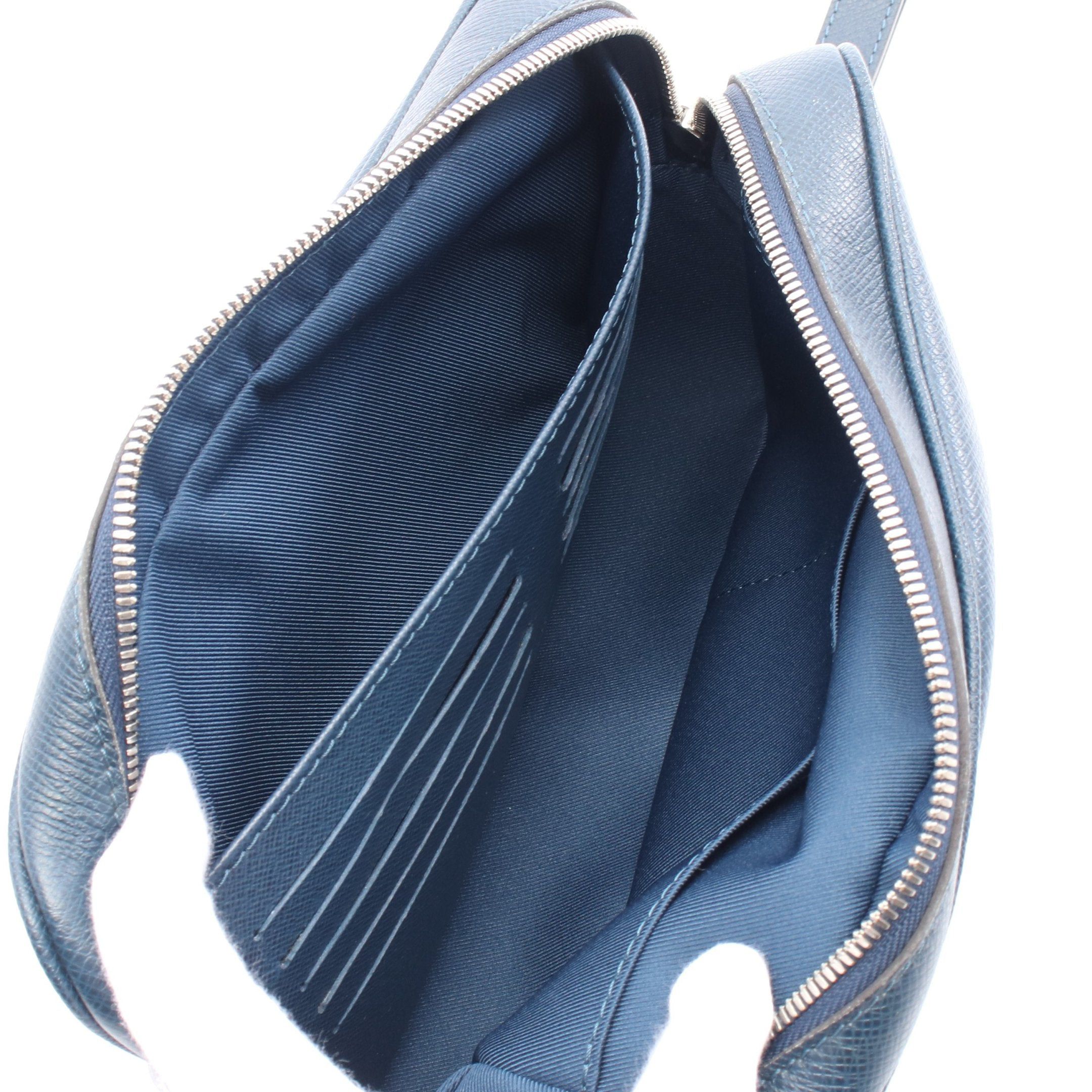 Louis Vuitton Louis Vuitton Pochette Kasai Taiga Ocean Clutch Bag Leather Navy Size ONE SIZE - 3 Thumbnail