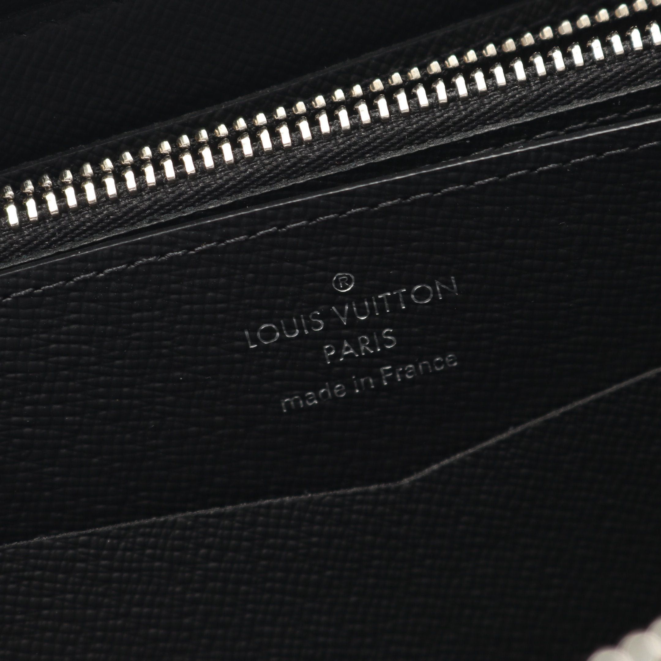 Louis Vuitton Louis Vuitton Zippy Xl Taiga Ardoise Round Zipper Long Wallet Leather Black Size ONE SIZE - 4 Thumbnail