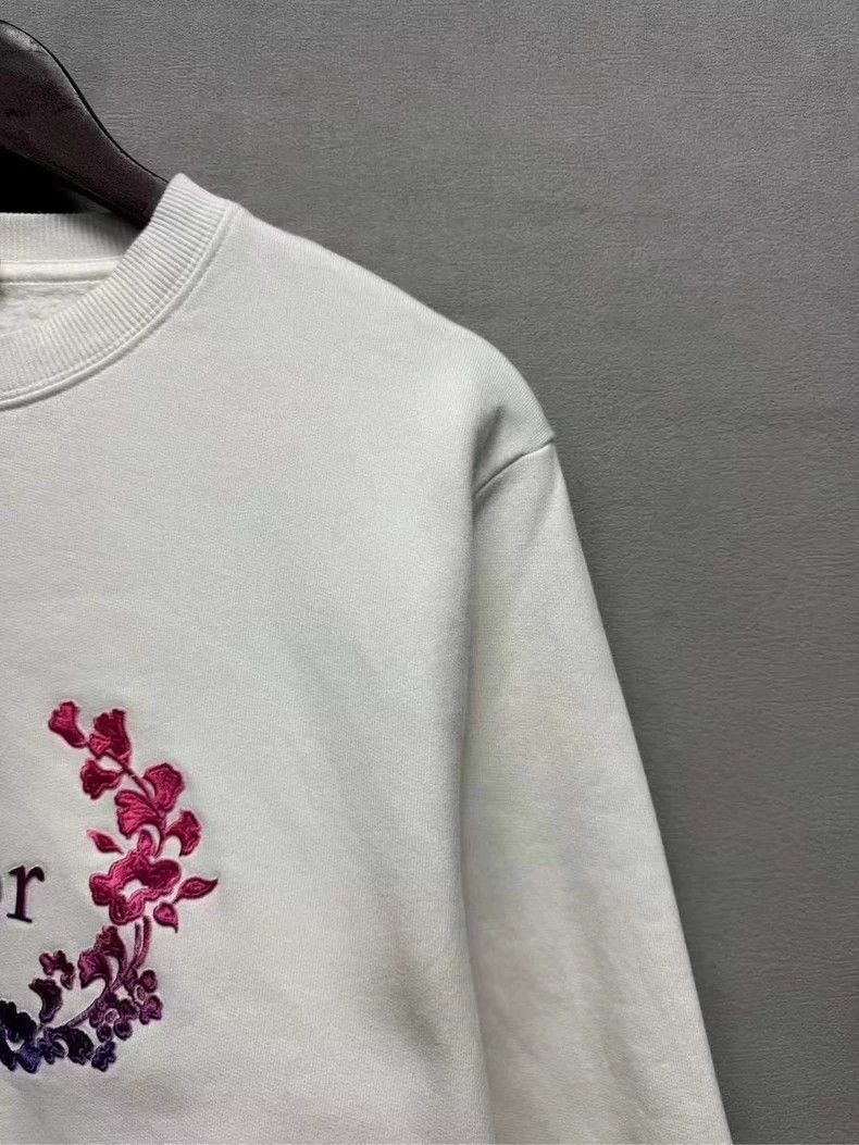 Dior Dior Embroidered Floral Sweatshirt in White-yf Size US L / EU 52-54 / 3 - 4 Thumbnail