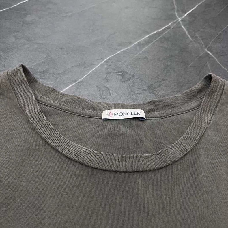 Moncler Moncler Short Sleeve T-Shirt with Graffiti Logo Size US L / EU 52-54 / 3 - 4 Thumbnail