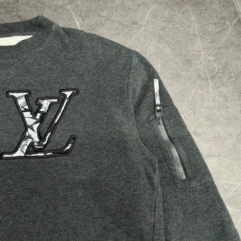 Louis Vuitton Louis Vuitton Gray and White Logo Sweatshirt Size US M / EU 48-50 / 2 - 2 Thumbnail