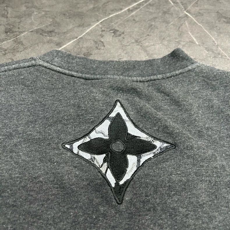 Louis Vuitton Louis Vuitton Gray and White Logo Sweatshirt Size US M / EU 48-50 / 2 - 5 Thumbnail