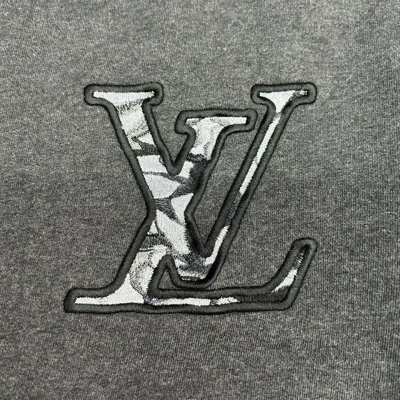 Louis Vuitton Louis Vuitton Gray and White Logo Sweatshirt Size US M / EU 48-50 / 2 - 3 Thumbnail