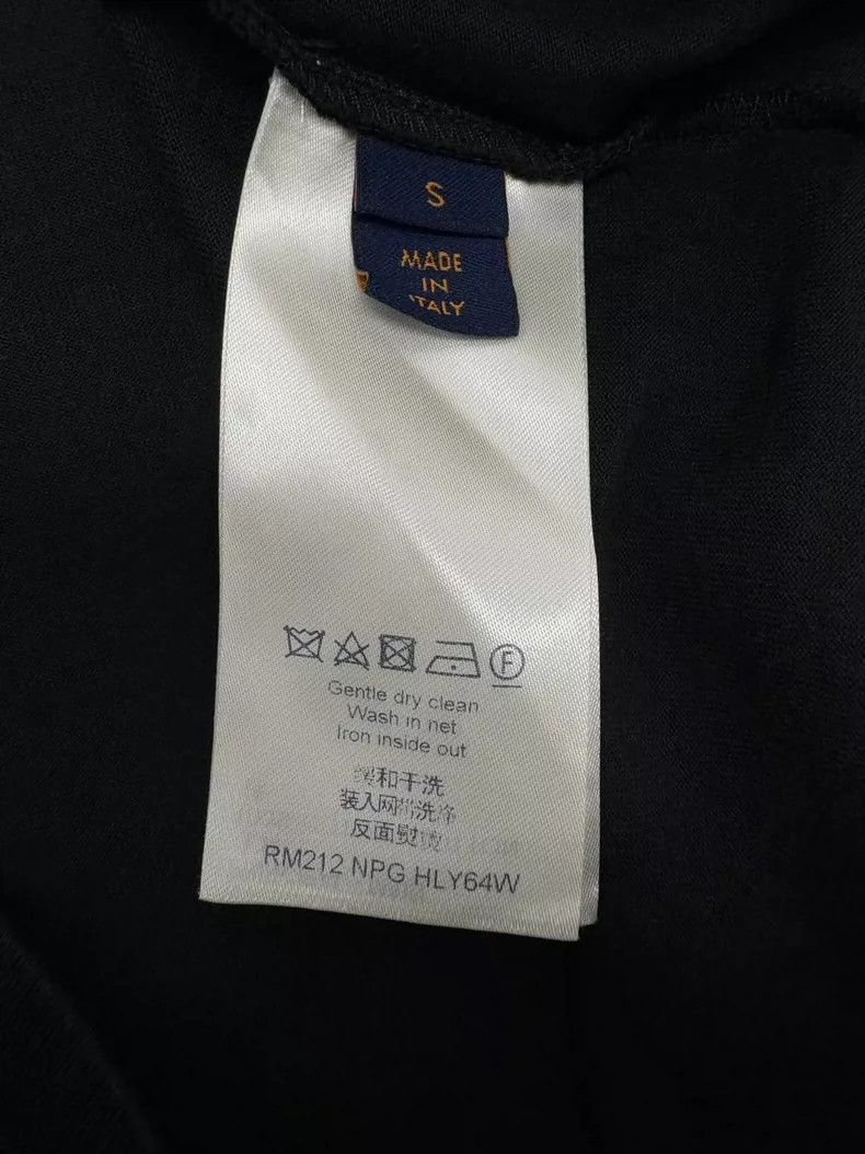 Louis Vuitton Louis Vuitton Black Logo Short Sleeve Shirt Size US S / EU 44-46 / 1 - 4 Thumbnail