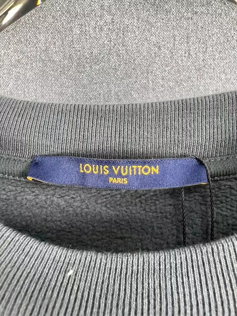 Louis Vuitton Louis Vuitton Embroidered Sweatshirt Size L Size US L / EU 52-54 / 3 - 3 Thumbnail
