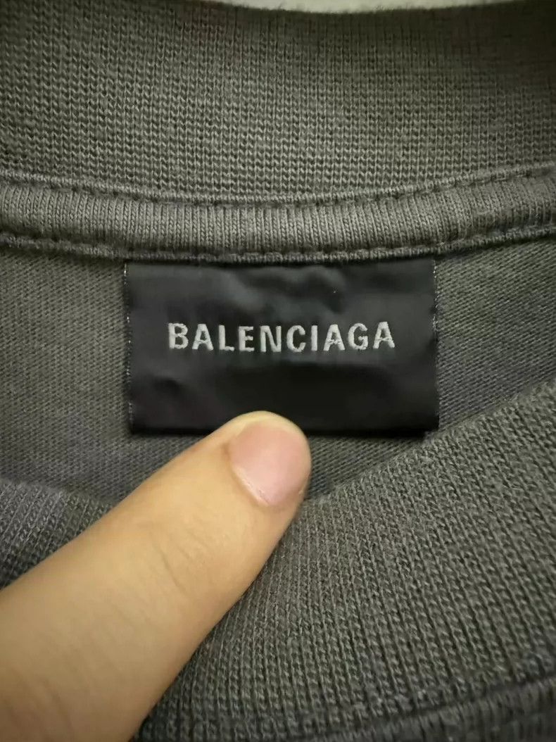 Balenciaga Balenciaga Short Sleeve Embroidered T-Shirt Size US S / EU 44-46 / 1 - 3 Thumbnail