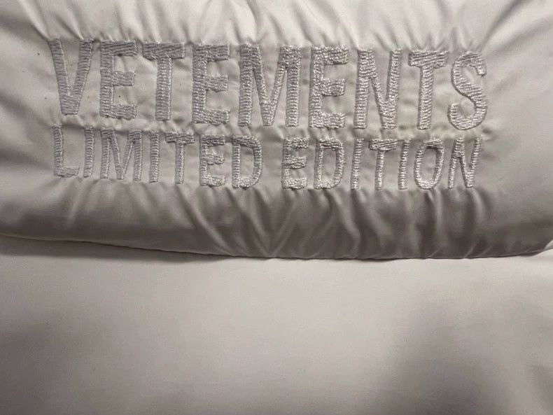 Vetements White Puffer Jacket by Vetements-dmc Size US XS / EU 42 / 0 - 3 Thumbnail