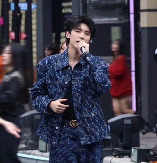 Gucci Gucci Blue Logo Denim Jacket-dmc Size US M / EU 48-50 / 2 - 9 Thumbnail