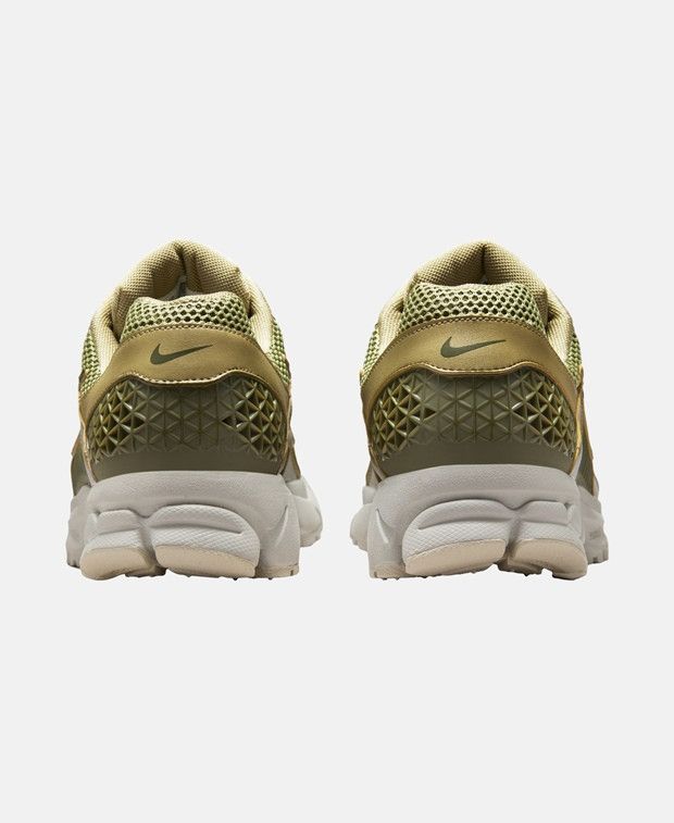 Nike Zoom Vomero 5 Running shoes Size US 5.5 / IT 35.5 - 2 Thumbnail