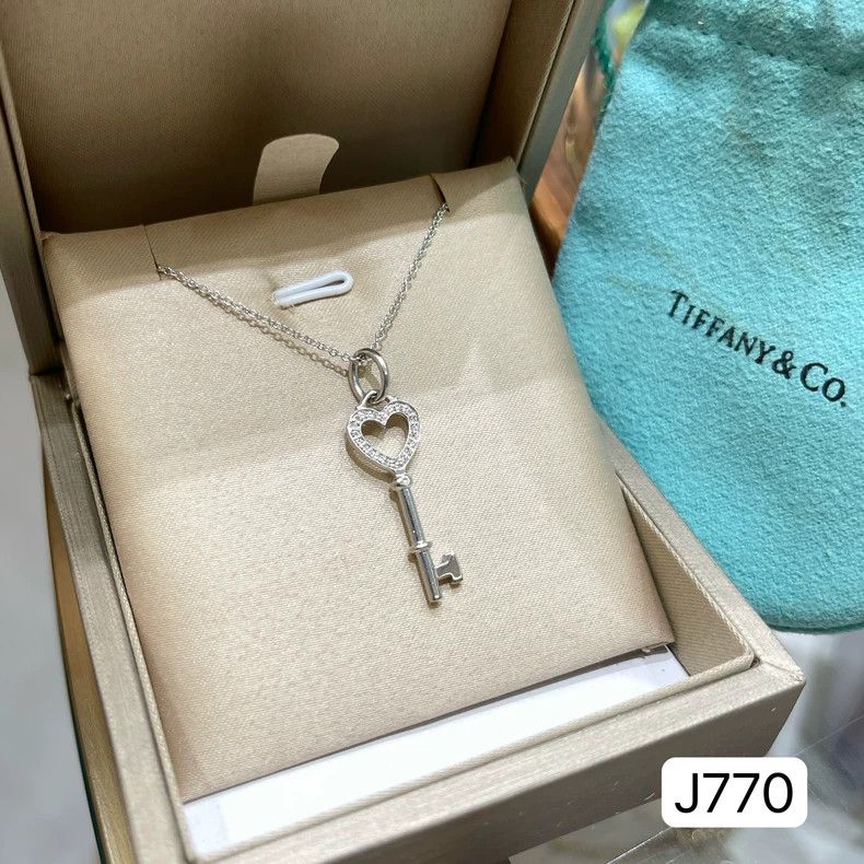 Tiffany & Co. Tiffany Mini Platinum Key Necklace Size ONE SIZE - 5 Thumbnail