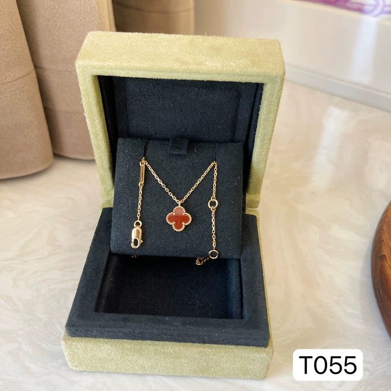 Cartier VCA Red Agate Flower Necklace Size ONE SIZE - 2 Thumbnail