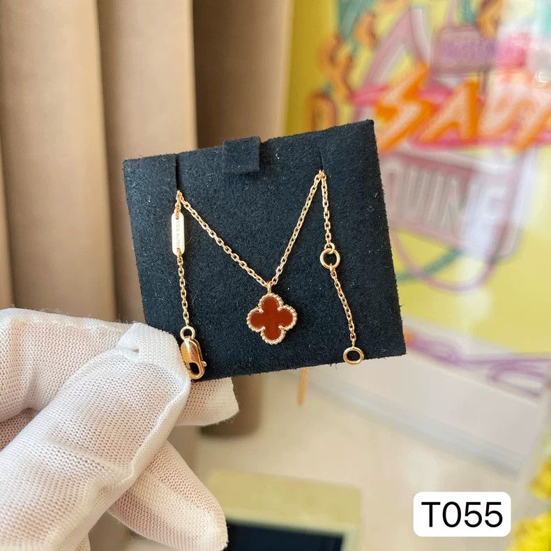 Cartier VCA Red Agate Flower Necklace Size ONE SIZE - 4 Thumbnail