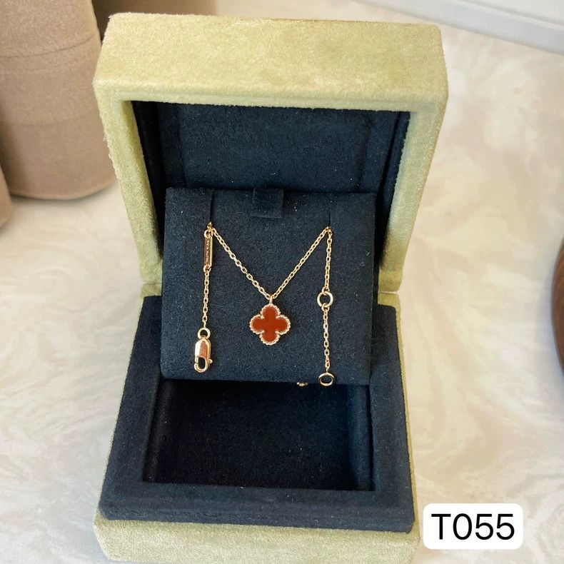 Cartier VCA Red Agate Flower Necklace Size ONE SIZE - 3 Thumbnail