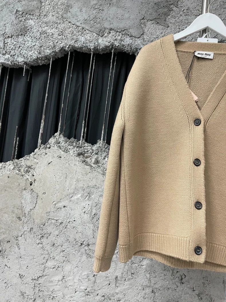 Miu Miu Miumiu Beige Wool Cardigan Size US S / EU 44-46 / 1 - 3 Thumbnail