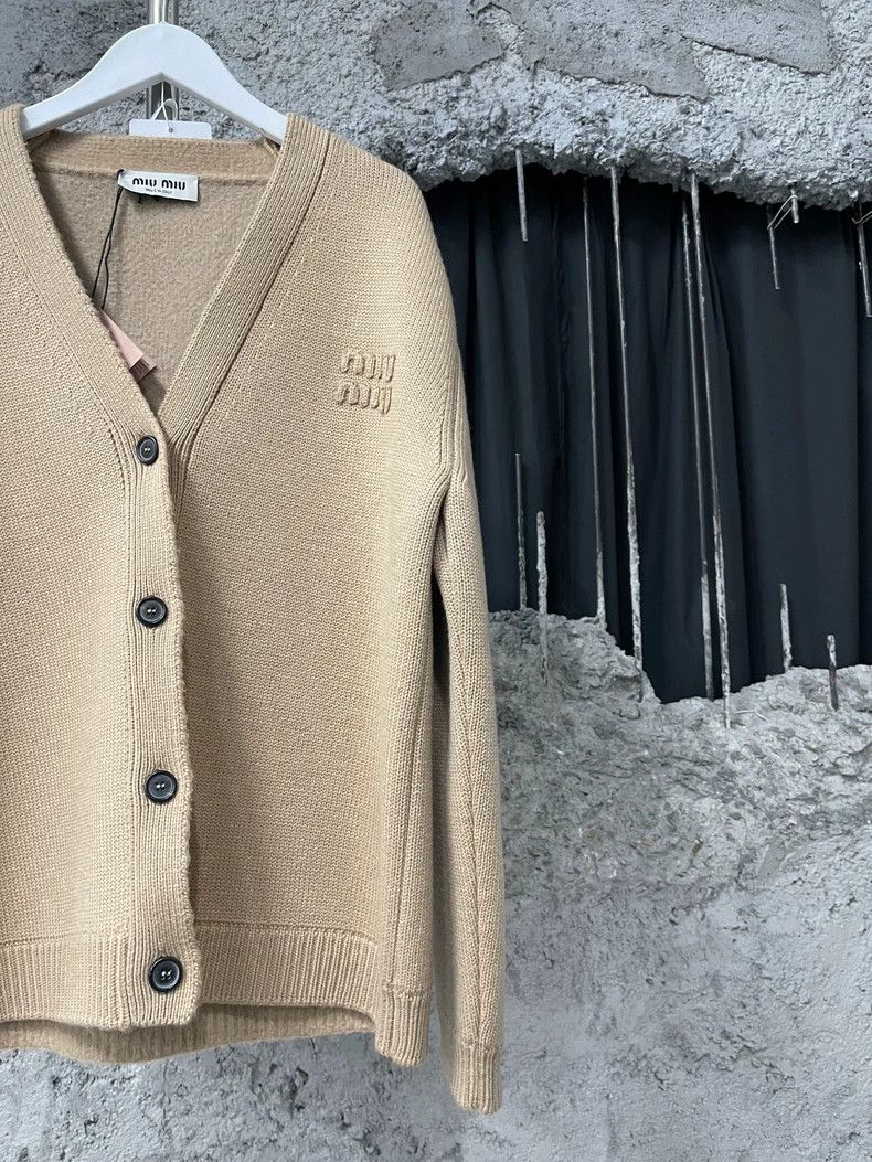 Miu Miu Miumiu Beige Wool Cardigan Size US S / EU 44-46 / 1 - 4 Thumbnail