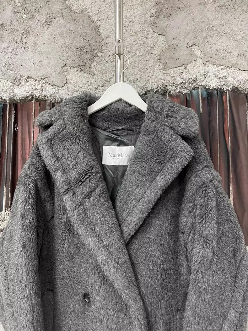 Max Mara Max Mara Teddy Coat in Gray Color Size US S / EU 44-46 / 1 - 3 Thumbnail