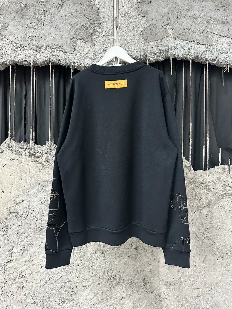 Louis Vuitton Louis Vuitton Logo Embroidered Sweatshirt Size US L / EU 52-54 / 3 - 2 Thumbnail