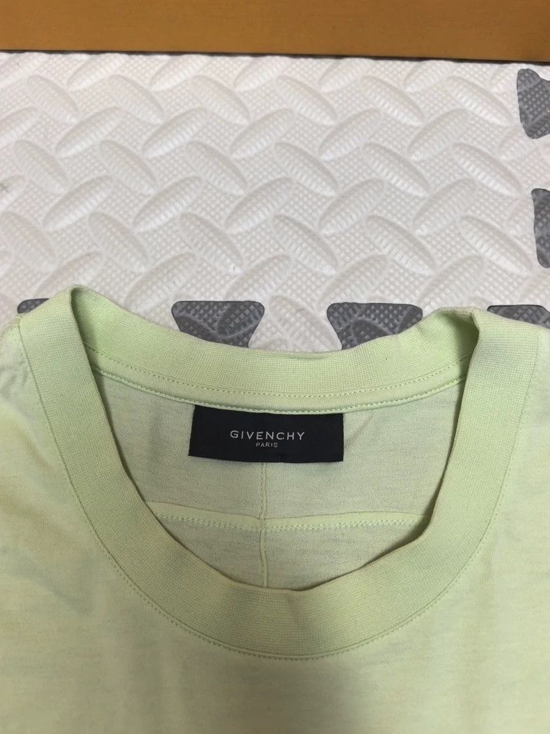 Givenchy Givenchy Short Sleeve T-shirt Size US M / EU 48-50 / 2 - 5 Thumbnail