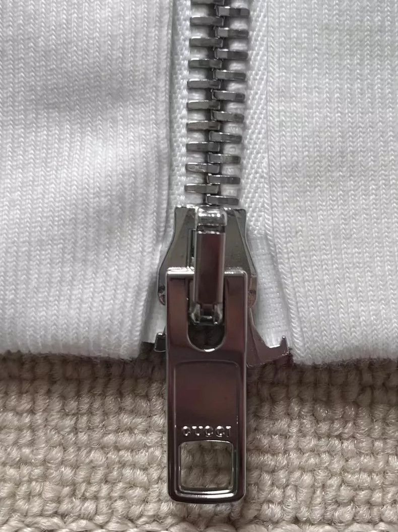 Gucci GUCCI Logo Embossed Casual Sweatshirt for Women Size US M / EU 48-50 / 2 - 4 Thumbnail