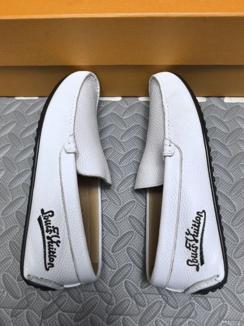 Louis Vuitton LV White Men’s Driving Moccasins Size US 5 / EU 37 - 8 Thumbnail