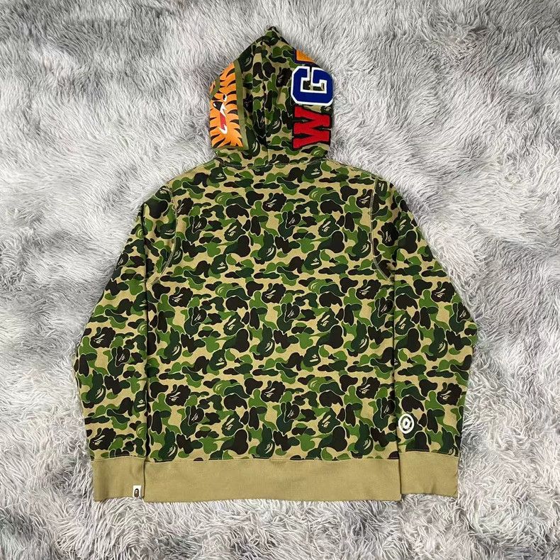 Bape Bape Green Camo Shark Hoodie Size L Size US L / EU 52-54 / 3 - 2 Thumbnail