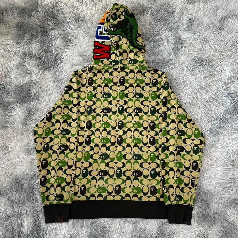 Bape Bape Collaboration Camouflage Shark Hoodie Size US XL / EU 56 / 4 - 2 Thumbnail
