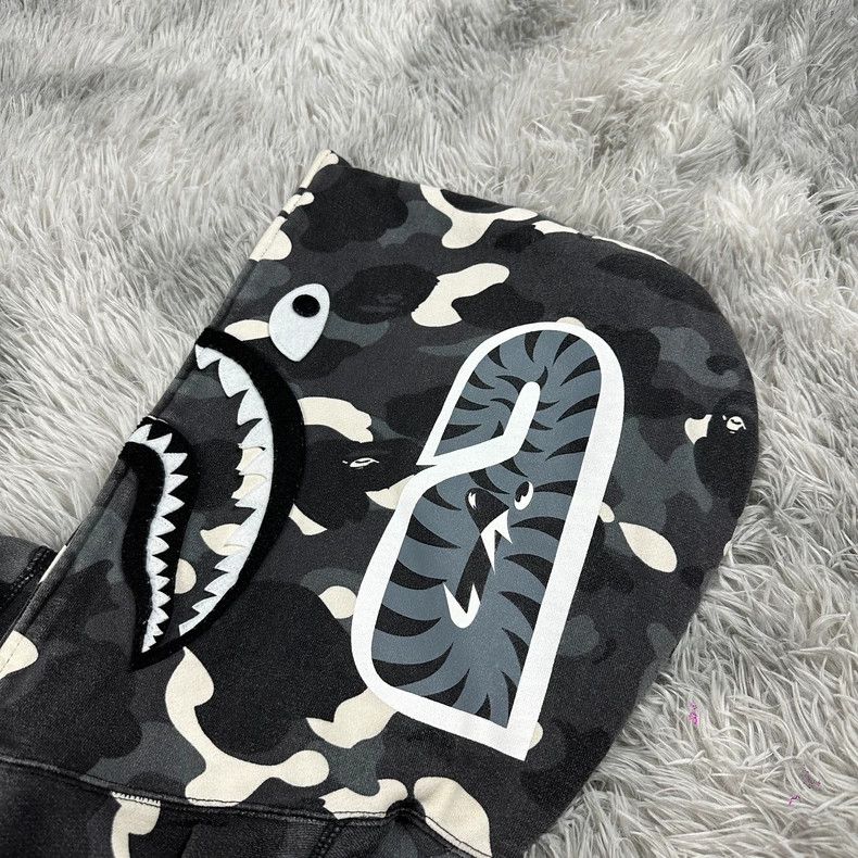 Bape Black and White Camo Shark Hoodie Size US XXL / EU 58 / 5 - 8 Thumbnail