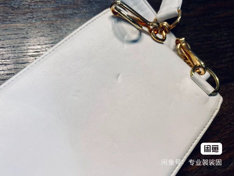 Chanel Chanel Smartphone Bag White Diamond Pattern Size ONE SIZE - 6 Thumbnail