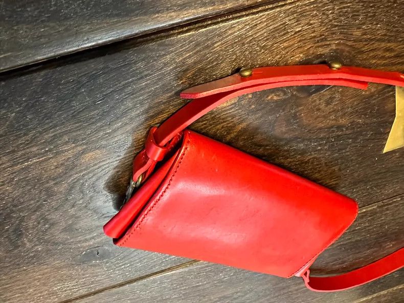 Vintage Handmade Red Leather Crossbody Bag Size ONE SIZE - 5 Thumbnail