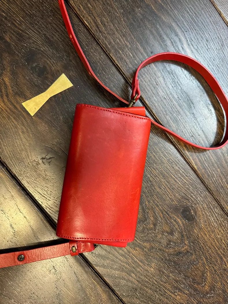 Vintage Handmade Red Leather Crossbody Bag Size ONE SIZE - 4 Thumbnail