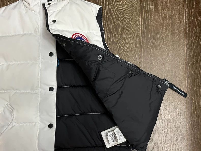 Canada Goose Canada Goose Women's Down Vest Size S Size US S / EU 44-46 / 1 - 6 Thumbnail