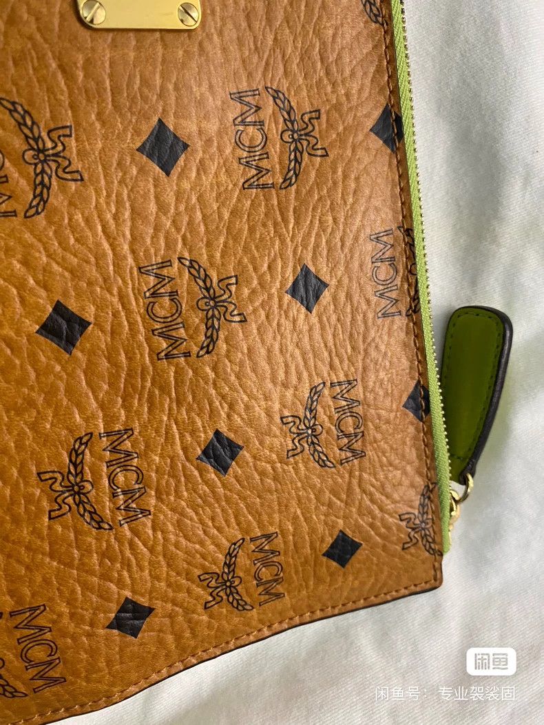 MCM MCM Handheld Bag in Good Condition Size ONE SIZE - 4 Thumbnail