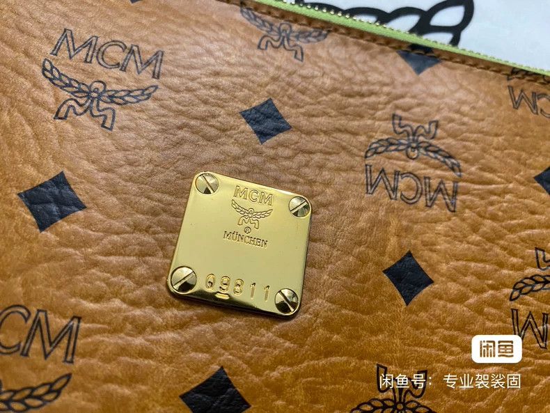 MCM MCM Handheld Bag in Good Condition Size ONE SIZE - 8 Thumbnail