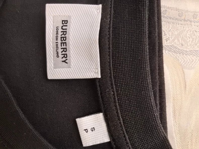 Burberry Burberry Black T-Shirt Size S Unisex Size US S / EU 44-46 / 1 - 5 Thumbnail