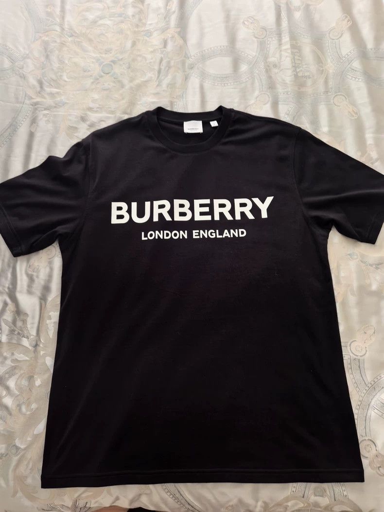 Burberry Burberry Black T-Shirt Size S Unisex Size US S / EU 44-46 / 1 - 3 Thumbnail