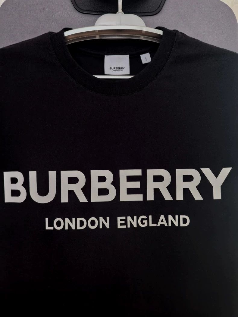 Burberry Burberry Black T-Shirt Size S Unisex Size US S / EU 44-46 / 1 - 2 Thumbnail