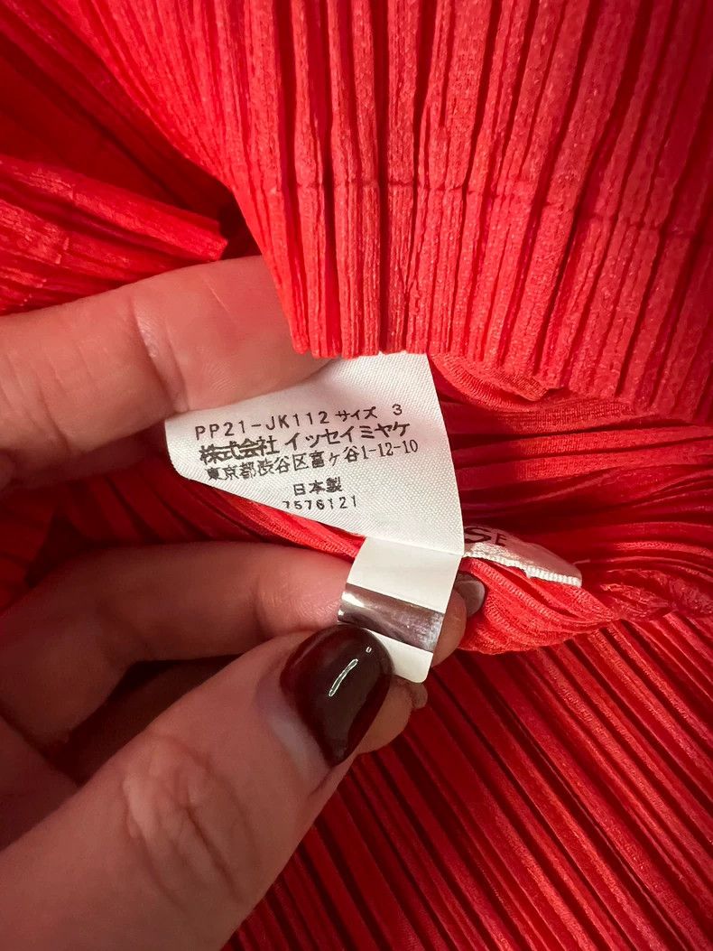 Issey Miyake Red Long Sleeve Pleated Top by Issey Miyake Size US M / EU 48-50 / 2 - 4 Thumbnail