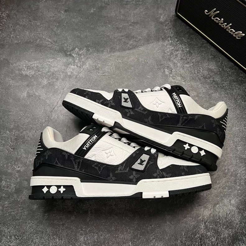 Louis Vuitton LOUIS VUITTON LV TRAINER Sneakers Black and