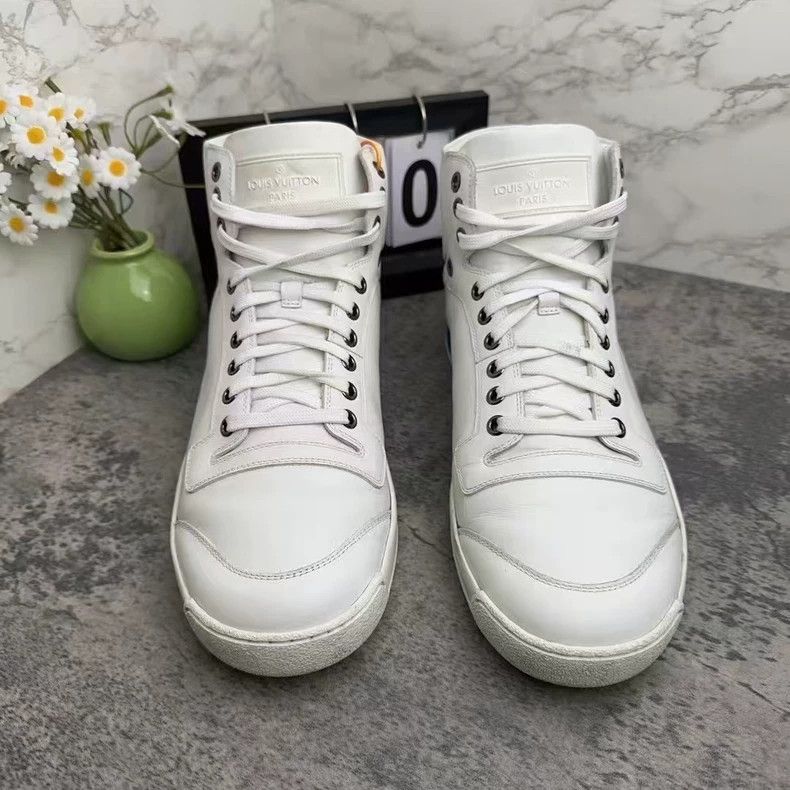 Louis Vuitton LV White Limited Edition High-Top Sneakers Size US 9.5 / EU 42-43 - 2 Thumbnail