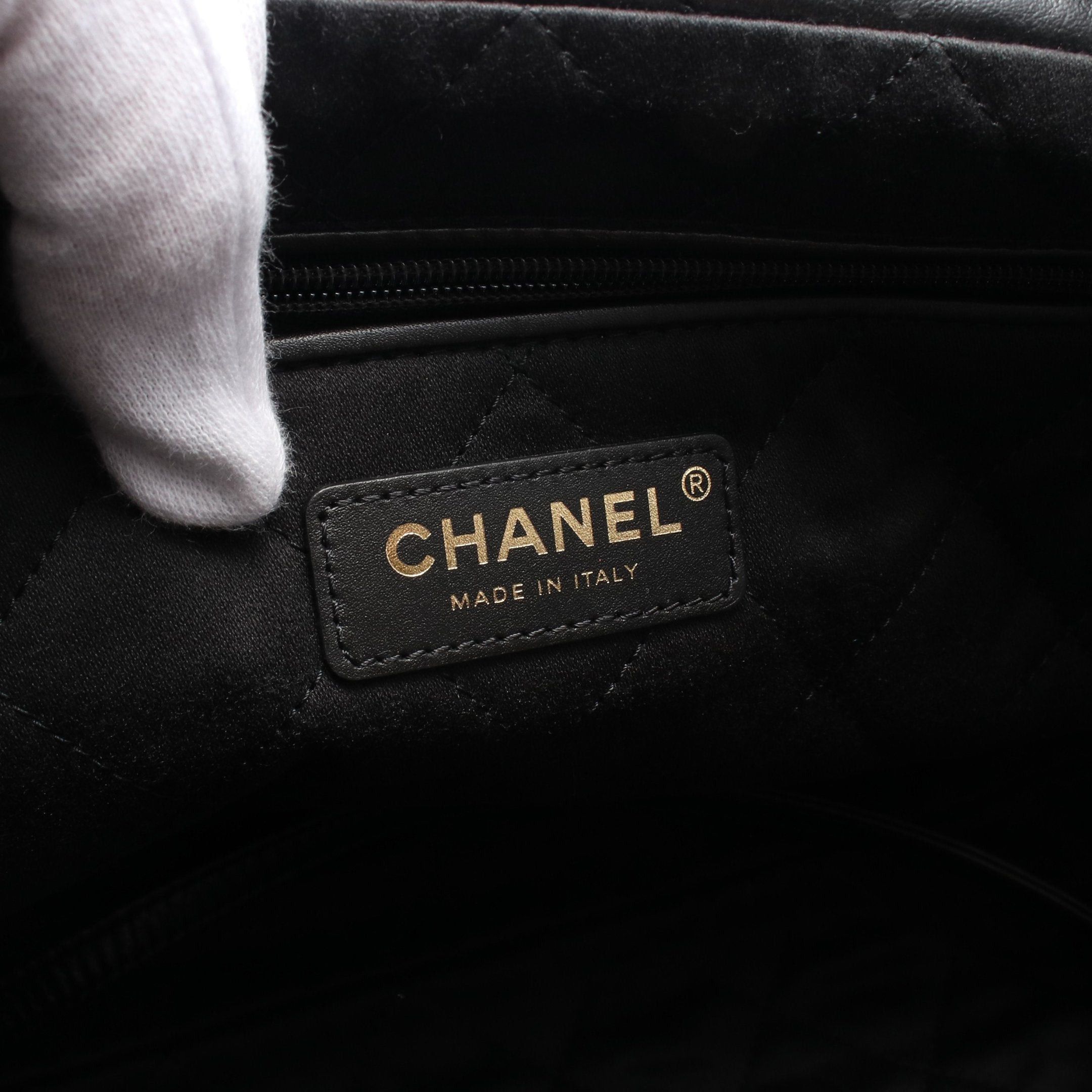 Chanel Chanel Matelasse Chanel 22 Small Chain Shoulder Bag Leather Black Gold Hardware Size ONE SIZE - 4 Thumbnail