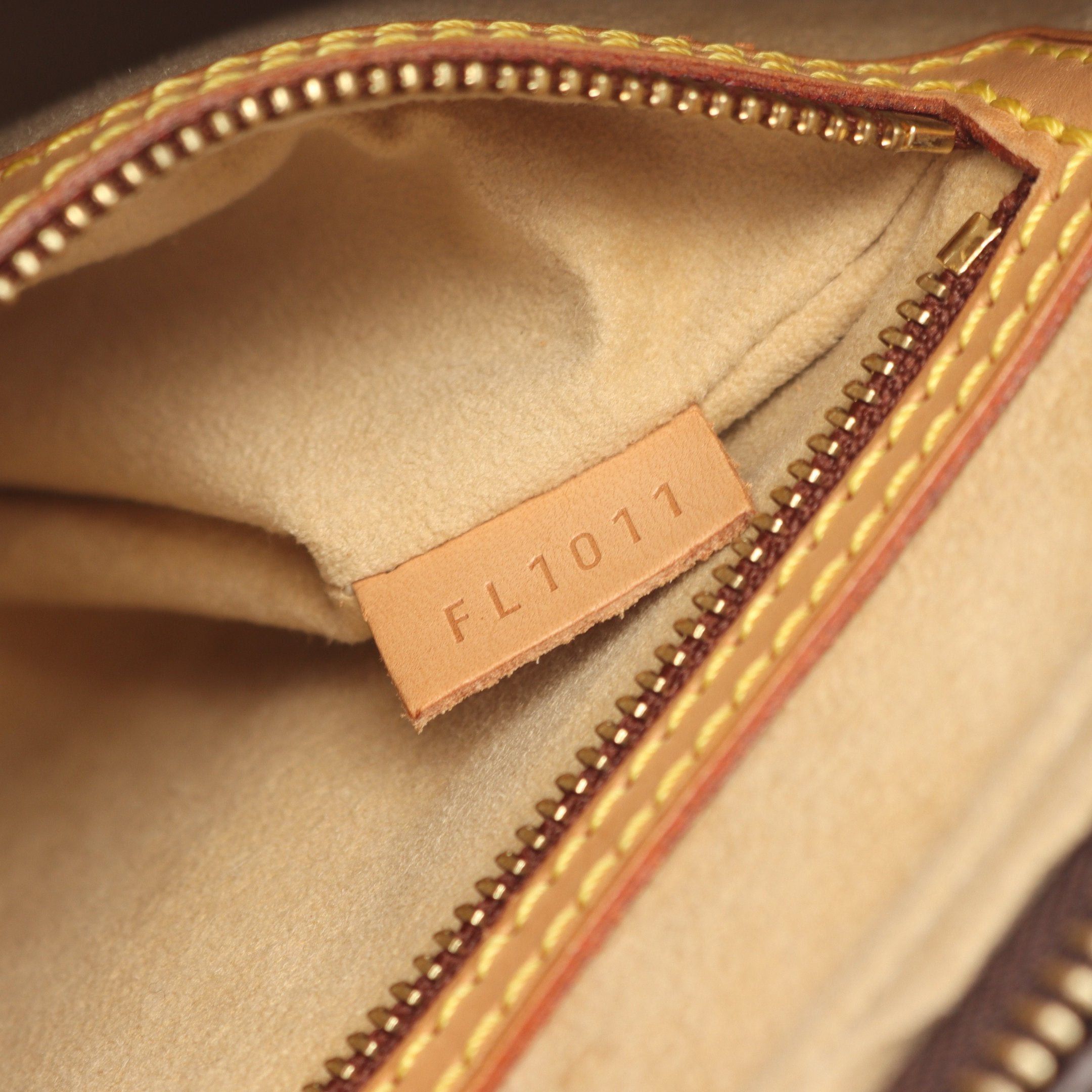 Louis Vuitton Louis Vuitton Looping Mm Monogram Shoulder Bag Leather Brown Size ONE SIZE - 5 Thumbnail